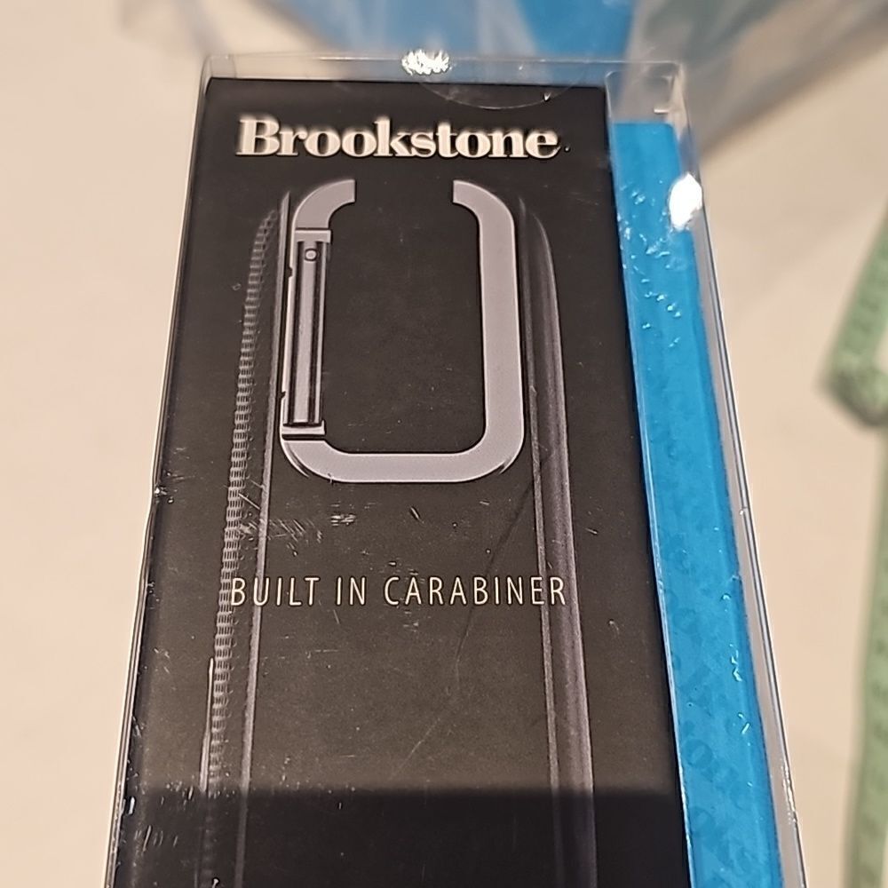 Brookstone compact wireless speaker - Picture 5 of 5